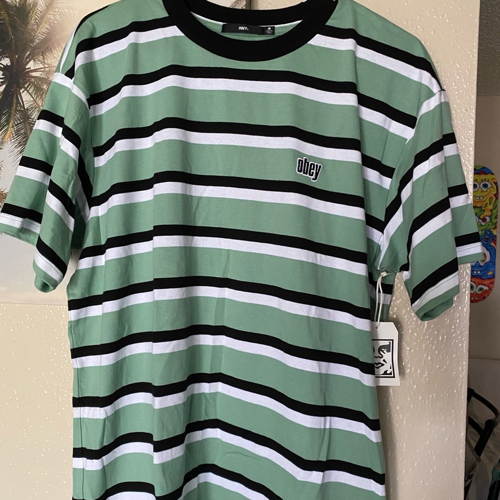 Obey tee